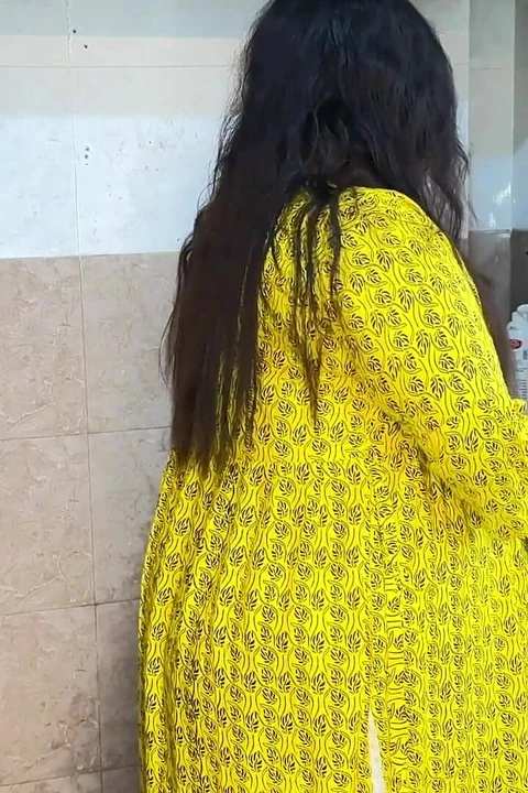 Mutfakta köri keserken aniden kayınvalidemi siktim - desi sert seks