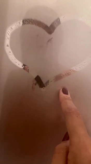 Я хочу услышать, как ты жестко дышаешь мне в ухо.