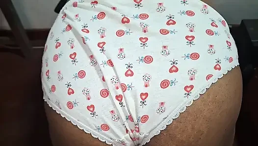 Büyük memeli orta yaşlı seksi kadın yas tutuyor ateşli şov