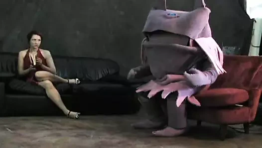 Menekşe şehvetli bir kızdır