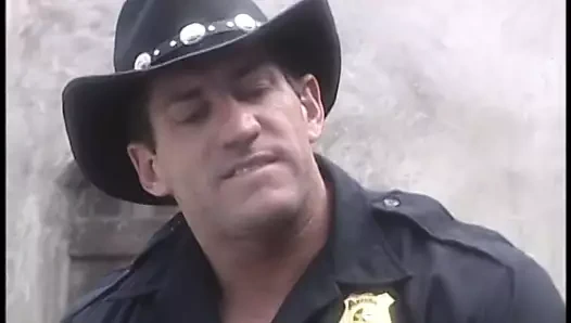 Düzgün vücutlu esmer kadın amcığını yalarken sulu amcığını sikiyor