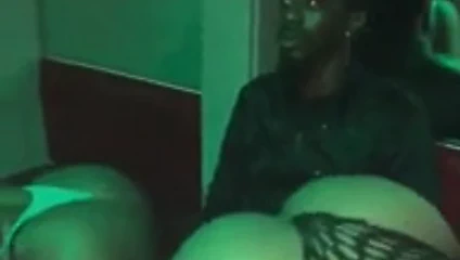 Kızınla striptiz kulübündeyken lol