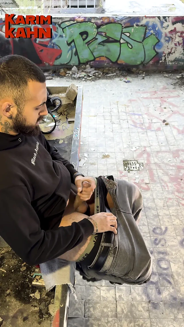 Ağzına boşalmama izin ver, küçük herif.