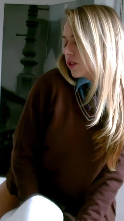 Chloe Toy'un yer aldığı kanepede aşk