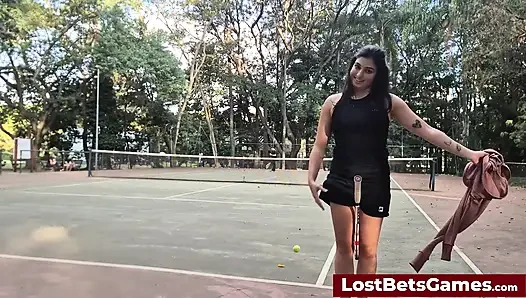 Rafaela ve Igor striptiz tenis maçını dışarıda yapıyor