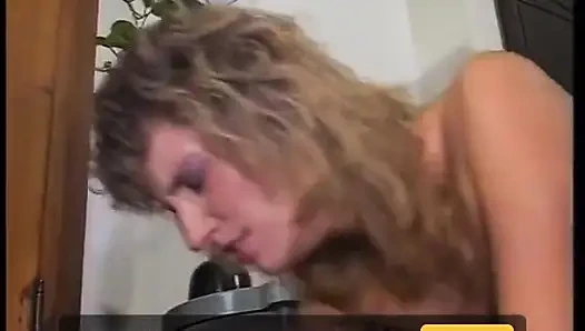 Azgın klasik orta yaşlı seksi kadın sikiliyor