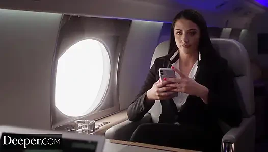 Derin. Seth baskın patron Angela White'a boyun eğiyor