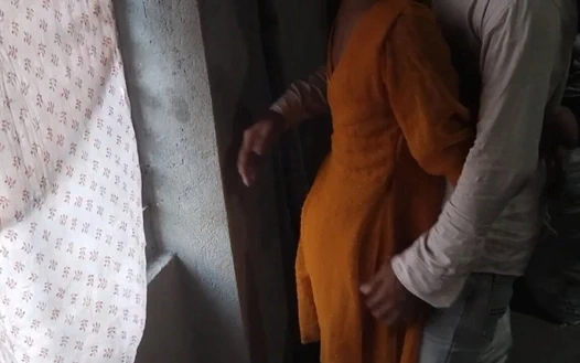 Kız arkadaş seks yapmak için güçlü bir arzuya sahipti, ancak erkek arkadaş istekli değildi, bu yüzden kız arkadaş gitti.