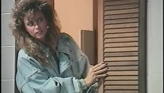 Seksi hatun sikişten sonra bir yarağın suyunu emerken buna bayılıyor