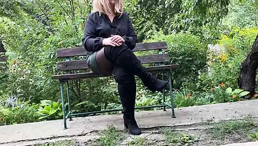 Olgun üvey anne seni nasıl kontrol altında tutacaklarını biliyor