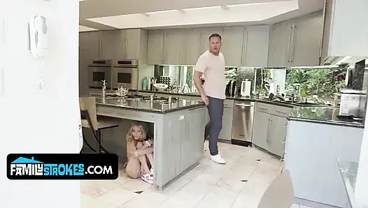 Tabu saklambaç - minyon üvey kız kardeş üvey erkek kardeşini baştan çıkarmaya çalışıyor