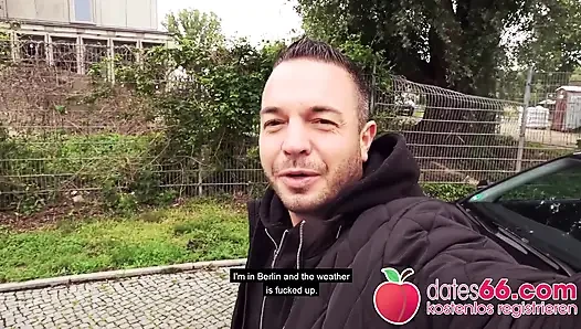 Teenie lullu gun mükemmel göt arabada sikişiyor