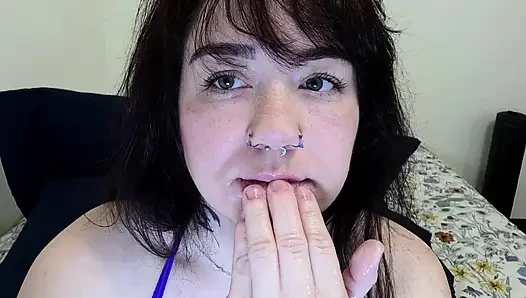 Vibratör, dildo ve eller mastürbasyon - kremsi orgazm için yumruk sokma