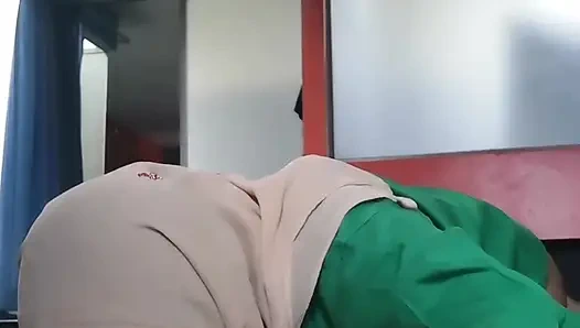 İşten sonra eve, kocamın yanına koştum.