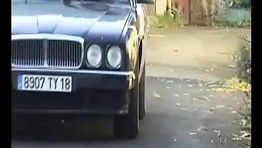 Sekreter bir giyinici