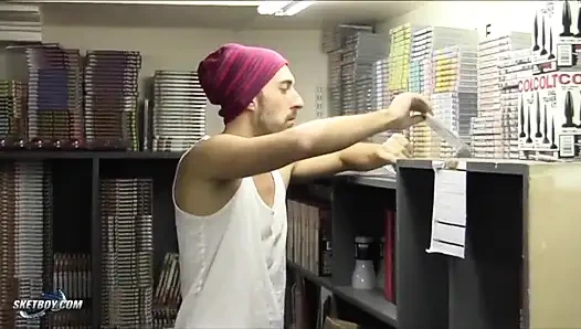 Sketboy - spor ayakkabılı fahişe