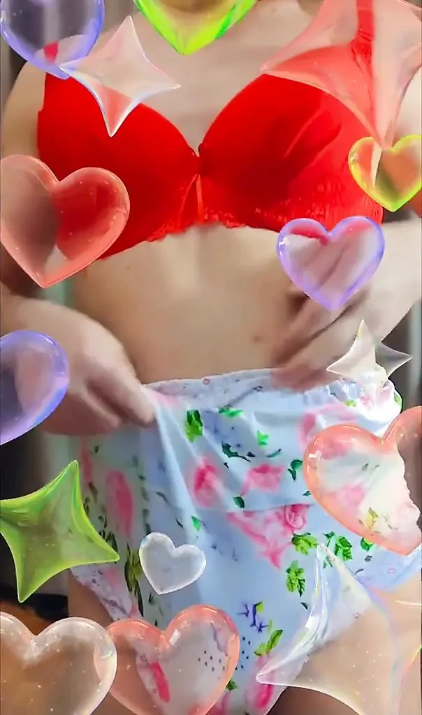 Travesti büyük çiçekli pamuklu pantolon deniyor