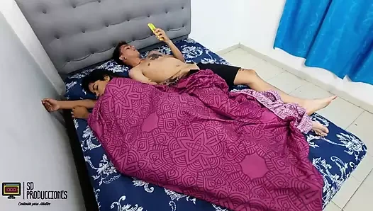 Üvey kız kardeşim yalan söylerken mastürbasyon yapıyorum - bölüm 1