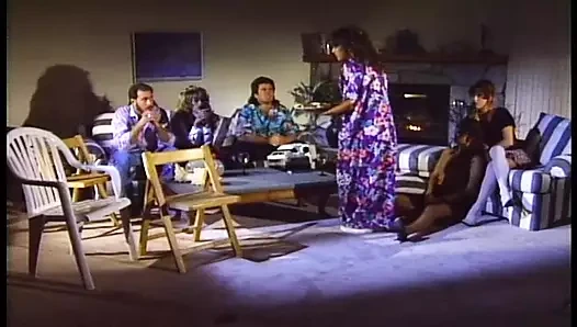 İki bakire sıkı amlarını dikkatlice parmaklıyor