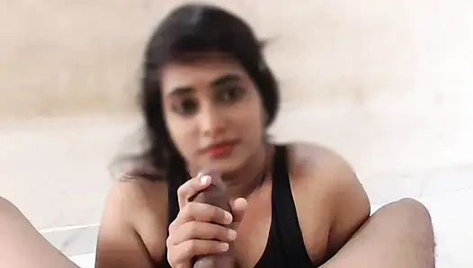 Hintli kadın spor salonu seansı sonrası bir yabancıyla tutkulu seks yapıyor