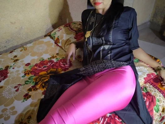 Hintli köylü kız sıkı amcık, 18 yaşında, yeni evli evli kadın ilk kez hintli porno videosu, yerel köylü kızı seks,