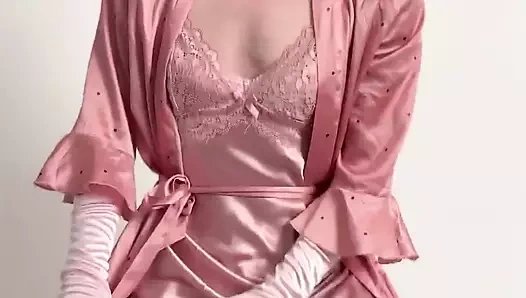 Jess Silk dildoya biniyor