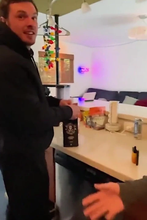 Gergin üniversiteli leon baharatlı bi seks yapıyor. Yeni tutku!
