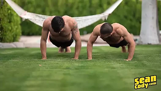 Dışarıda sikişen josh ve phillip ile içeride nicky ile manny arasında bir sürü lanet şey oluyor - sean cody