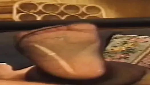 Retro olgun hatun yoğun parmaklama eyleminden çılgınca fışkırtıyor