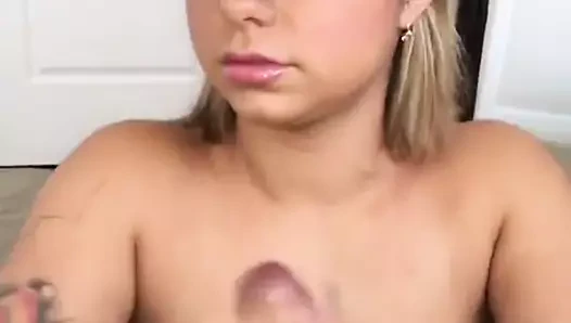 Büyük memeli genç kız büyük zenci emiyor