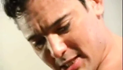 Bir vücuda sahip çift oğlanla sikişiyor