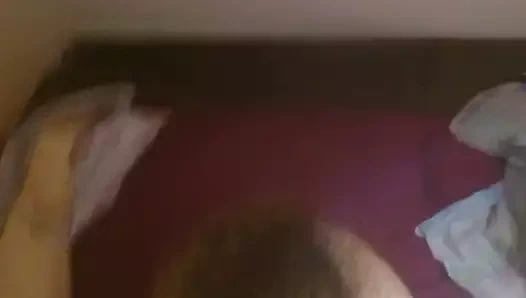 Eşi dönmeden önce azgın komşunun oral seks