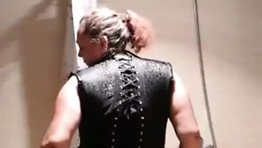 Arkadaş arayan yalnız kız