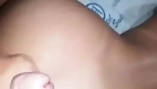 Mulata tesuda tomando levando