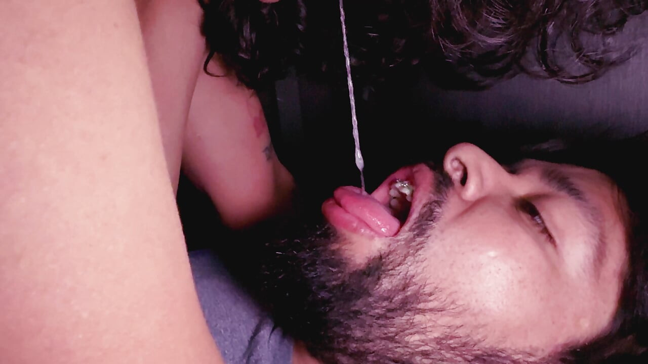 Seksi Meksikalı oral seks çok zengin emiyor ve yüzüne boşalıyorum