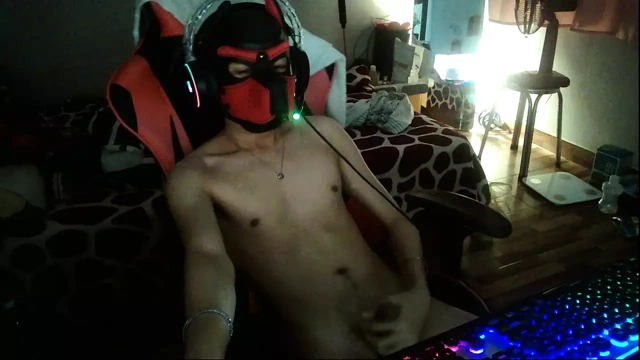 Köpek maskem mastürbasyon yapıyor