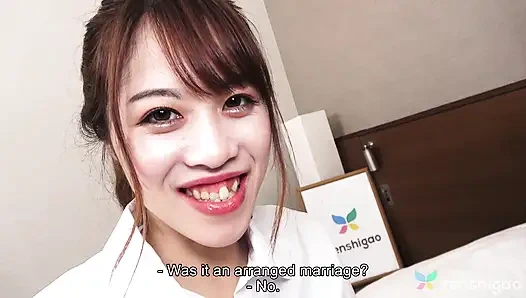 Ofis üniformalı Kana Mogami sikişmeden önce bizim için giyiniyor