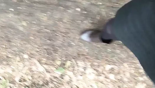 dışarıda yürümek