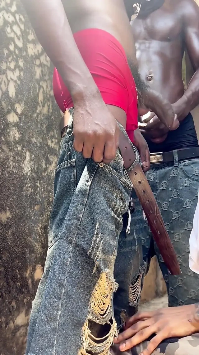 Halka açık Yerlerde Seks Yapıyor Üç Haydut