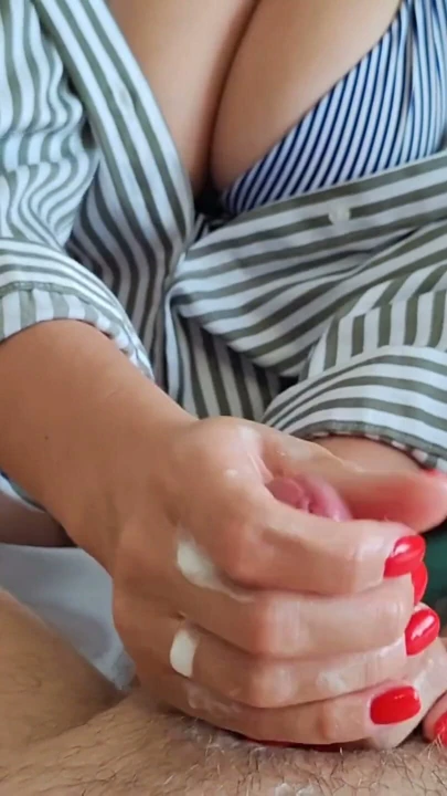 Büyük Memeli Karı Boşalırken Sikime Tokat Attı - Sonra İki Kez Boşalırken 10 Dakika Post Orgazm Oyunları | Klip 3