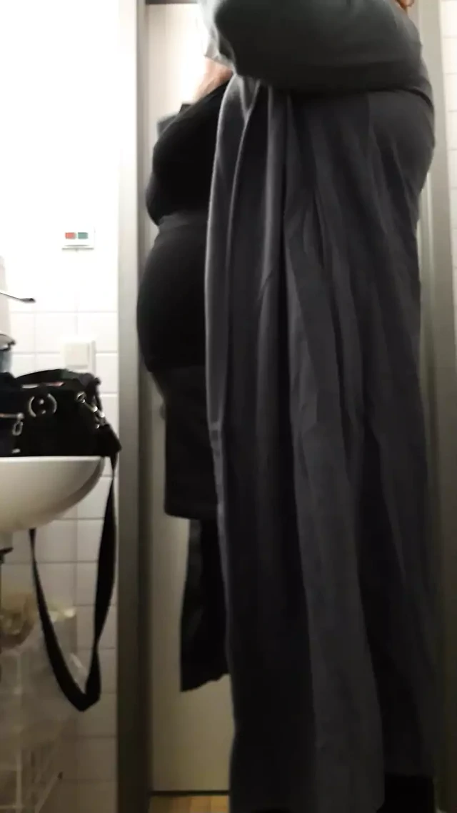 Umumi tuvalette yüzük takmak