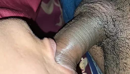 İri göğüslü ateşli kayınvalide Sunni Oyo otelinde kocası tarafından sikiliyor