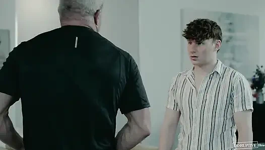 Yıkıcı filmler - Dale Savage nankör üvey oğlu Eric Charming'ten küstahlık yapıyor