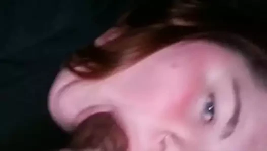 Mavi gözlü iri güzel kadın büyük zenci yarağını emiyor