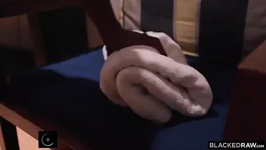 Blackedraw büyük memeli sarışın orta yaşlı seksi kadın büyük zenci yarağını gırtlağına kadar almayı seviyor