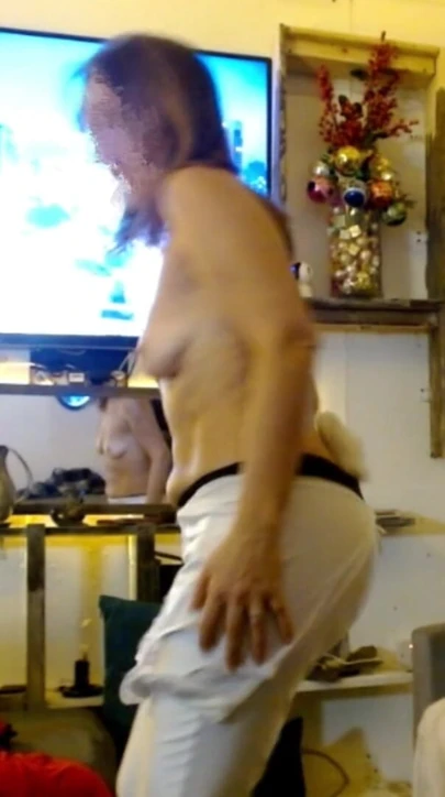 Havuz başında striptiz