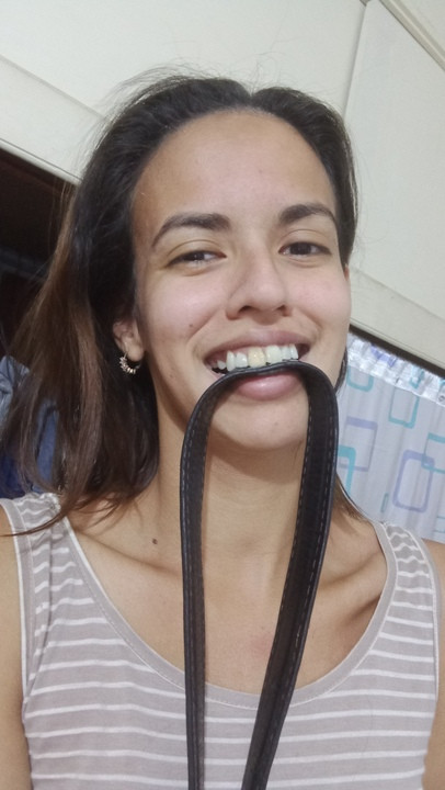 benim ceza için bir kemer ile benim klitoris kırbaçlama