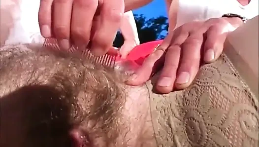 Yaşlı adam sarışın orta yaşlı seksi kadını götten sikiyor