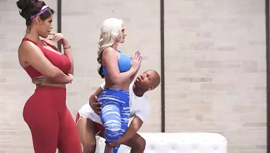 Büyük siyah dostum saban iki kalın mılfs