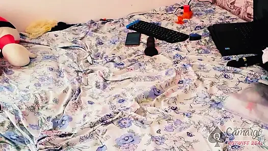 GEL, BU YATAKTA BENI SICAK SIKTIR